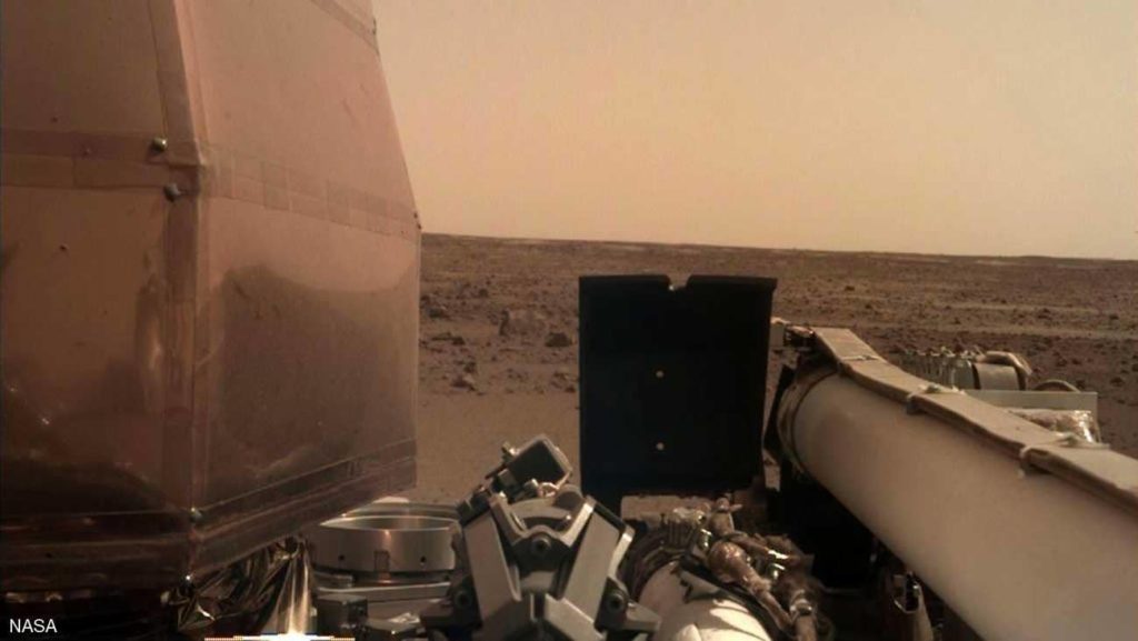 أول سيلفي للمسبار إنسايت من على المريخ