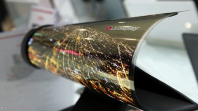 شاشة OLED تطويها مثل الصحيفة