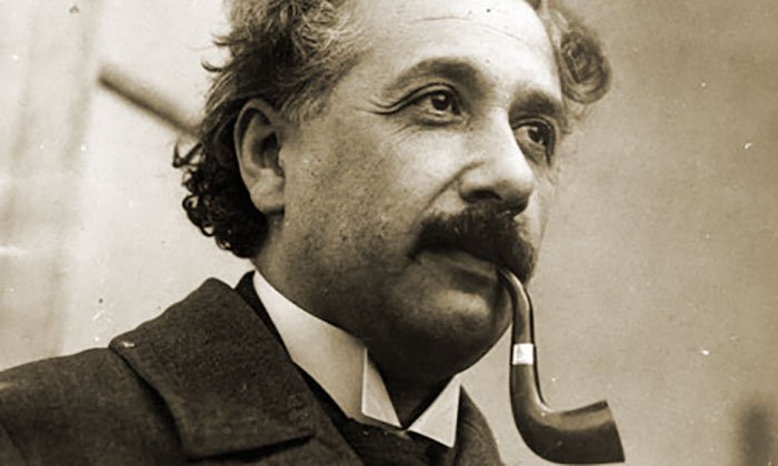 Albert-Einstein-007